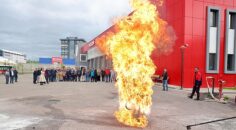 10-16 Mayıs Engelliler Haftası nedeniyle Sivas Belediyesi İtfaiye Müdürlüğü tarafından engeli bireylere yönelik yangın eğitimi verilerek tatbikat yapıldı