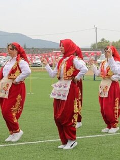 19 Mayıs Atatürk’ü Anma Gençlik ve Spor Bayramı sebebiyle İznik İlçe Stadyumunda kutlama töreni gerçekleştirildi