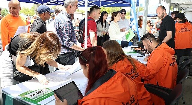 3. Uluslararası Konya Yarı Maratonu İçin Kit Dağıtımı Yapılıyor