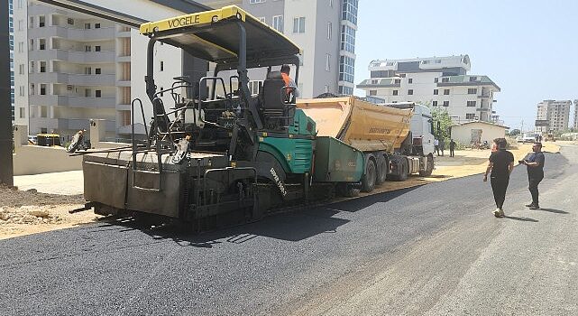 Alanya’da alt yapısı tamamlanan yerler asfaltlanıyor