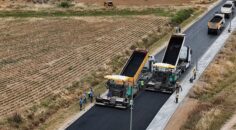 Aydın Büyükşehir Belediyesi, kent genelinde eş zamanlı olarak sürdürülen yol yapım çalışmalarına devam ediyor