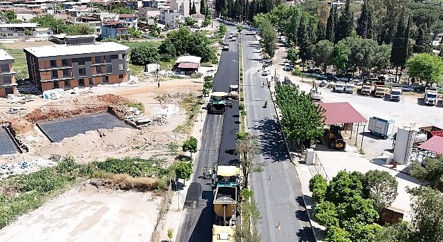 Aydın Büyükşehir Belediyesi, kent genelinde vatandaşlar için daha güvenli ve konforlu yollar oluşturmaya devam ediyor