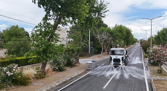 Aydın Büyükşehir Belediyesi’ne bağlı temizlik ekipleri, Aydın kent genelinde çalışmalarını sürdürüyor