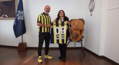 Aydın Fenerbahçeliler Derneği Başkanı Hayrettin Dincil Aydın Büyükşehir Belediye Başkanı Özlem Çerçioğlu’na nezaket ziyaretinde bulundu