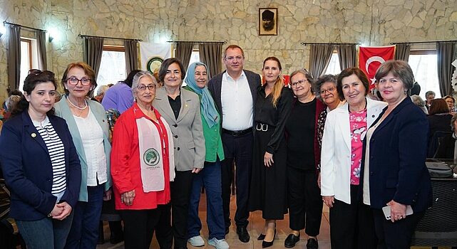 Ayvalık Belediyesi, hafta boyunca kentin farklı noktalarında Anneler Günü’nü çeşitli etkinliklerle coşkuyla kutladı