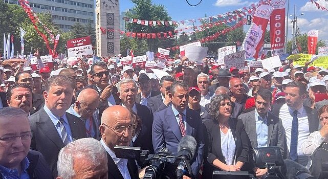 Başkan Tugay CHP’nin ‘Büyük Emekli Mitingi’ne katıldı