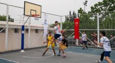 Basketbolcular Gaziemir’de kıyasıya yarıştı