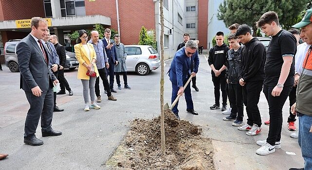 Bayrampaşa’daki okullarda bahar temizliği ve bakım çalışması