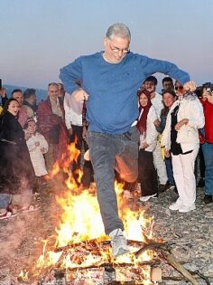 Birlik ve beraberlik duygularını artıran, baharın gelişini müjdeleyen Hıdırellez, Mudanya’da coşkuyla kutlandı