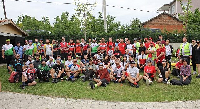 Bisiklet tutkunları 19 Mayıs için pedalladı