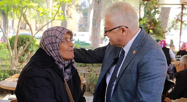 Burhaniye Belediye Başkanı Ali Kemal Deveciler, sosyal belediyecilik anlayışı ile yürüttüğü çalışmalara hız kesmeden devam ediyor