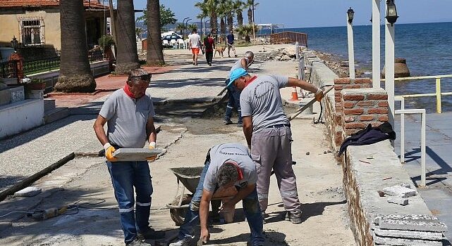 Burhaniye Belediyesi Fen İşleri Müdürlüğü ekipleri, çalışmalarını hız kesmeden sürdürüyor. İlçe genelindeki çalışmalar, yaz sezonu öncesinde yoğun bir şekilde devam ediyor