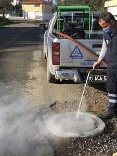 Burhaniye Belediyesi Sağlık İşleri Müdürlüğü İlaçlama Birimi Ekipleri, havaların ısınmasıyla sivrisinek ve karasinek larva mücadelesini hızlandırdı