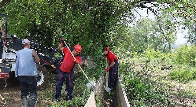 Büyükşehir, Bayraktar’da tarımsal sulama kanallarını temizledi