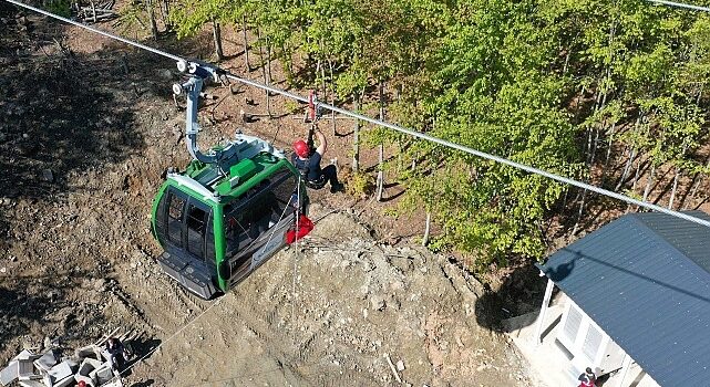 Büyükşehir İtfaiyesinden teleferikte nefes kesen tatbikat