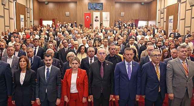 Çankaya Belediye Başkanı Hüseyin Can Güner, Sosyal Demokrasi Derneği’nin düzenlediği “21’inci Yüzyılda Yeni Sosyal Demokrat Belediyecilik” paneline ev sahipliği yaptı