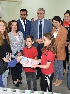 Edremit Belediyesi Anneler Günü’nde anne ve çocukları buluşturdu