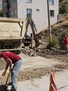 Edremit Belediyesi yol çalışmalarına hız verdi