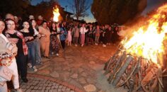 Efes Selçuk Hıdırellez coşkusunu İsabey Mahallesi’nde düzenlenen şenlikle yaşadı. Efes Selçuk Belediyesi tarafından düzenlenen şenlik coşku ve neşe içinde geçti