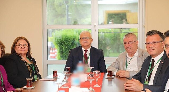 Ege ve Marmara Çevreci Belediyeler Birliği’nin yeni döneminde ilk encümen toplantısı Başkan Ali Kemal Deveciler liderliğinde gerçekleşti