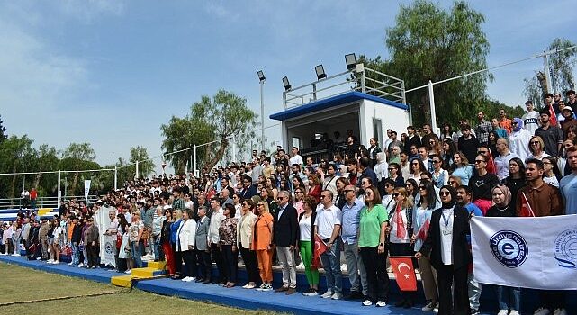 “Ege’ye Vefa Yılı Şenlik Yürüyüşü” renkli görüntülere sahne oldu