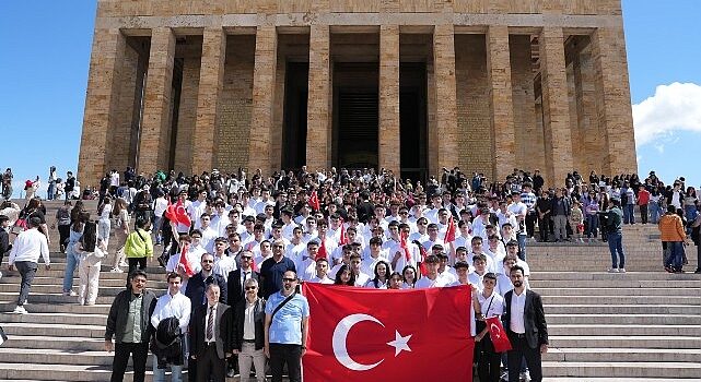 “Enerjinin Yıldızları”, 19 Mayıs’ı Atatürk’ün huzuruna çıkarak kutladı