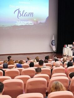 EÜ’de “Din ve Değer Olarak İslam” konferansı düzenlendi