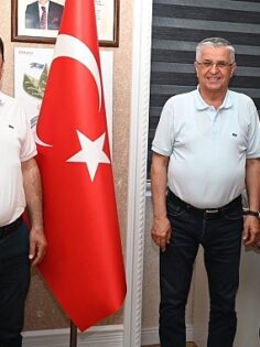 İYİ Parti İlçe Başkanı Hüseyin İnan, Kemer Belediye Başkanı Necati Topaloğlu’na nezaket ziyaretinde bulundu