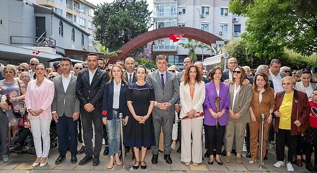 İzmir Büyükşehir Belediye Başkanı Dr. Cemil Tugay, Ulu Önder Gazi Mustafa Kemal Atatürk’ün annesi Zübeyde Hanım’ı Anneler Günü’nde kabri başında andı