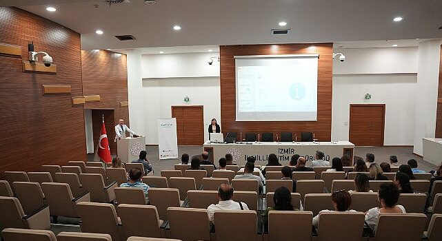 İzmir İl Milli Eğitim Müdürlüğü’nün yürüttüğü ‘DeThink’ projesi kapsamında oluşturulan teknoloji destekli platform, ortaokul öğretmenlerinin kullanımına sunuldu