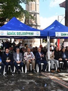 İznikli Gönül Adamı Eşrefoğlu Abdullah Rumi İznik’te ki kabri başında anıldı.