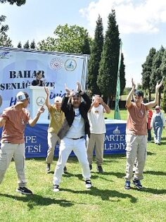 Kartepe Belediyesi’nin desteği ile Aile ve Sosyal Hizmetler Müdürlüğü tarafından düzenlenen “Engelliler Haftası” etkinliğinde özel bireyler gönüllerince eğlendiler