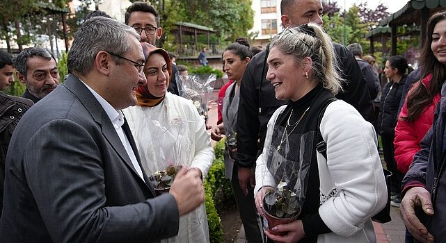 Keçiören Belediye Başkanı Dr. Mesut Özarslan ve eşi Filiz Özarslan Anneler Günü’nü kutladı