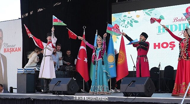 Keçiören Belediyesi tarafından İlçedeki Kalaba Kent Meydanı’nda düzenlenen Hıdırellez Bayramı coşkuyla kutlandı