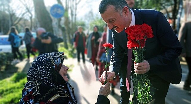 Kocaeli Büyükşehir Belediye Başkanı Tahir Büyükakın : Mutlu annelerle mutlu gelecek inşa ediyoruz