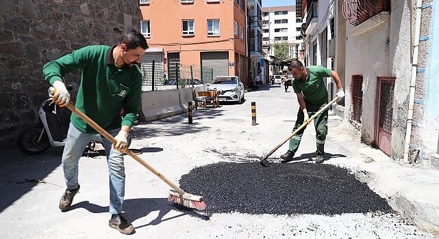 Konak’ta yol ve kaldırım çalışmaları hız kesmeden sürüyor