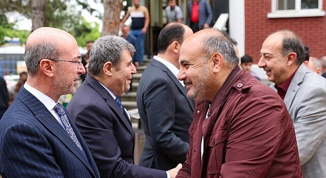 Konya Büyükşehir Belediye Başkanı Uğur İbrahim Altay ve Selçuklu Belediye Başkanı Ahmet Pekyatırmacı, Cuma Buluşmaları çerçevesinde Anadolu Teknik Sanayi Camii’nde sanayi esnafıyla bir araya geldi