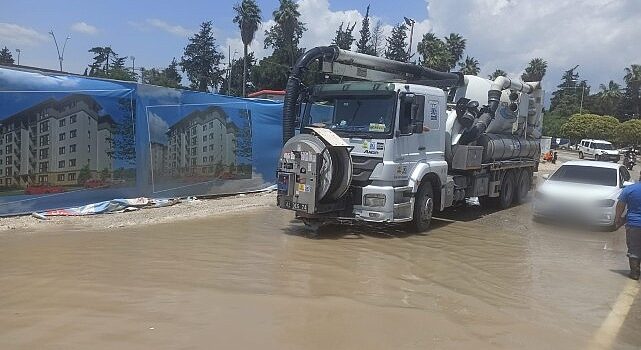 Konya Büyükşehir Ekipleri Hatay’da Sel ve Su Baskınlarına Müdahale Ediyor