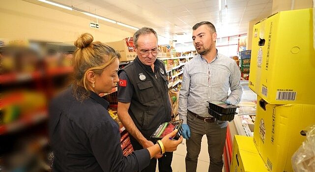 Menderes Zabıtası Market Denetiminde