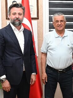 MHP Muratpaşa İlçe Başkanı Sadullah Güneş, Kemer Belediye Başkanı Necati Topaloğlu’nu makamında ziyaret etti