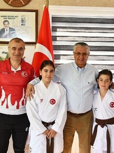 Milli karatecilerden Başkan Topaloğlu’na ziyaret