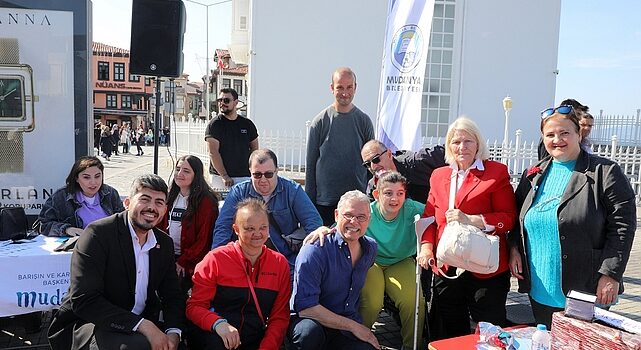 Mudanya Belediyesi, Engelliler Haftası nedeniyle engellilerin rahat iletişim kurmasını sağlayan uygulamaların yer aldığı farkındalık etkinliği gerçekleştirdi