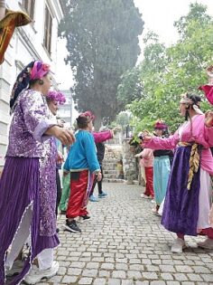 Narlıdere, bolluk ve bereketin simgesi Hıdırellez’i Tarihi Yukarıköy’de karşıladı