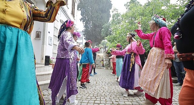 Narlıdere, bolluk ve bereketin simgesi Hıdırellez’i Tarihi Yukarıköy’de karşıladı