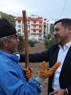 Nevşehir Belediye Başkanı Rasim Arı, belediye ekiplerinin mahallelerdeki çalışma alanlarında incelemelerini sürdürüyor