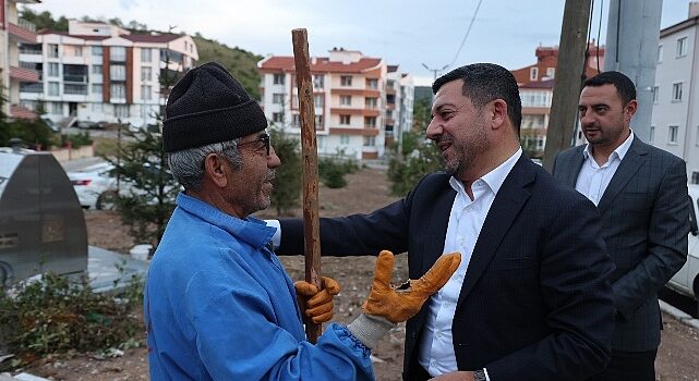 Nevşehir Belediye Başkanı Rasim Arı, belediye ekiplerinin mahallelerdeki çalışma alanlarında incelemelerini sürdürüyor