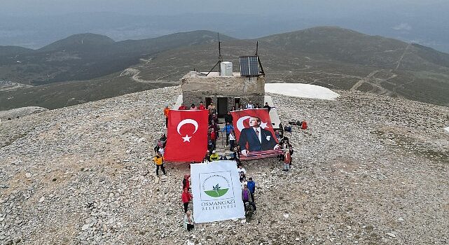 Osmangazili dağcılar 19 Mayıs’ı Uludağ zirvede kutladı