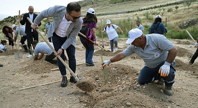 Peyzaj mimarlarından Karşıyaka’ya hatıra ormanı