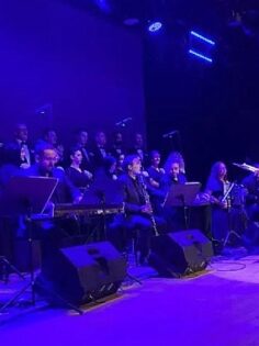 Sağlık çalışanları hayatını kaybeden meslektaşlarının çocuklarına eğitim desteği için konser verdi