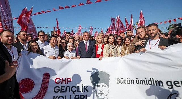 Samsun’da 19 Mayıs coşkusu  Başkan Tugay kortej yürüyüşü ve törene katıldı